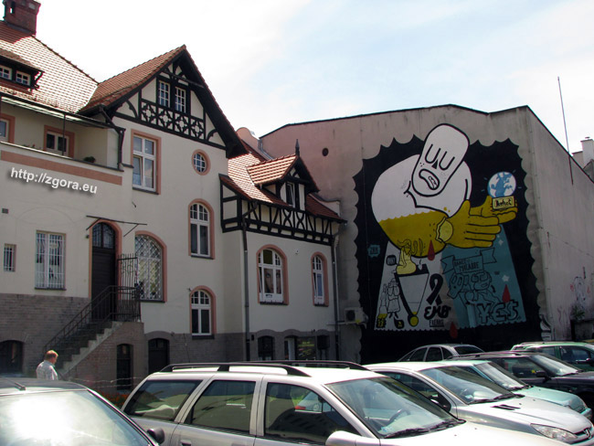 Mural na ścianie budynku przy al. Niepodległości w Zielonej Górze